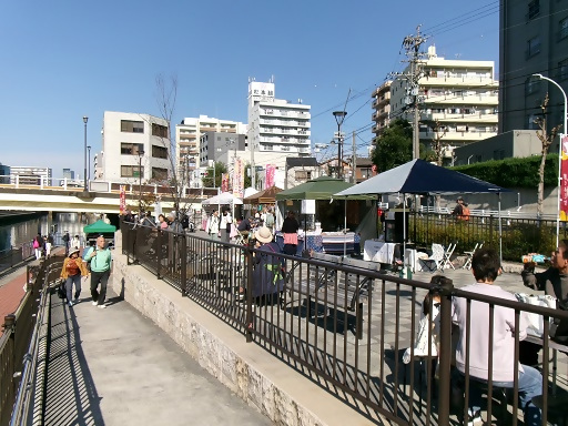 写真：尾頭橋にぎわいマルシェの様子2