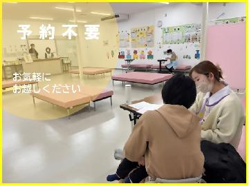 写真：健診フロアで相談の様子