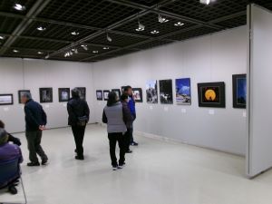 第64回昭美展の来場者の様子