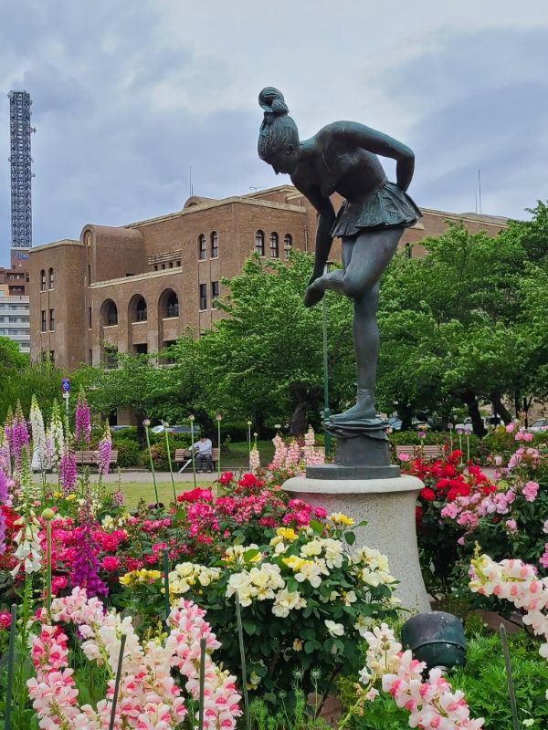 鶴舞公園(昭和区)の踊り子像