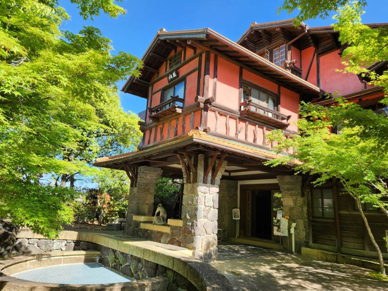 揚輝荘・聴松閣（南園）