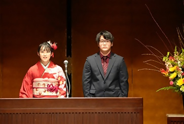 画像:令和7年度の新成人代表の誓いの言葉の様子