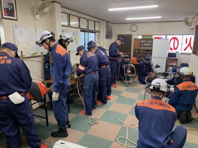 写真:ロープ基本結索訓練