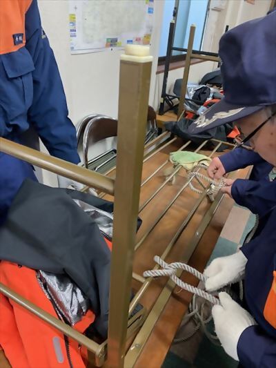 写真:ロープ基本結索訓練近影