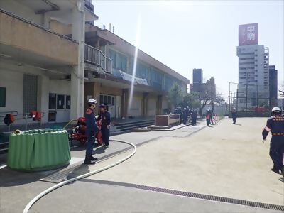 写真：放水訓練準備