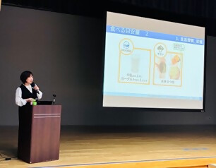 画像：講師の方がお話ししている様子