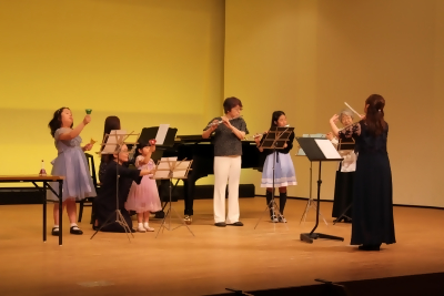 第30回総合芸術・芸能祭「日置フルート＆ピッコロ教室」の公演の写真です。