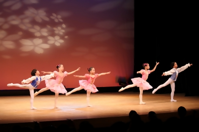 第30回総合芸術・芸能祭「大寺資二バレエアカデミー」の公演の写真です。