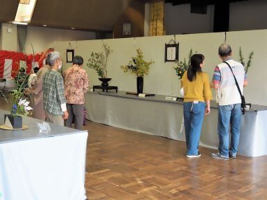 写真：秋のいけ花展のようす3
