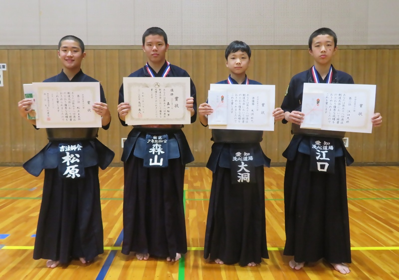 写真：中学生男子の部の入賞者
