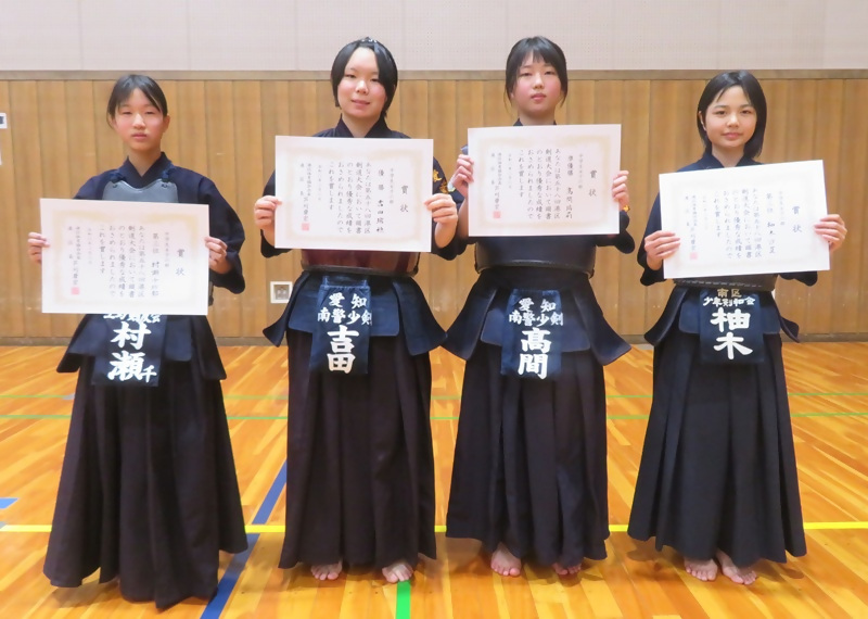 写真：中学生女子の部の入賞者