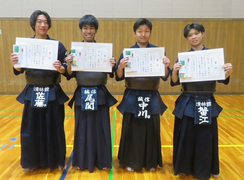 写真：高校生男子の部の入賞者