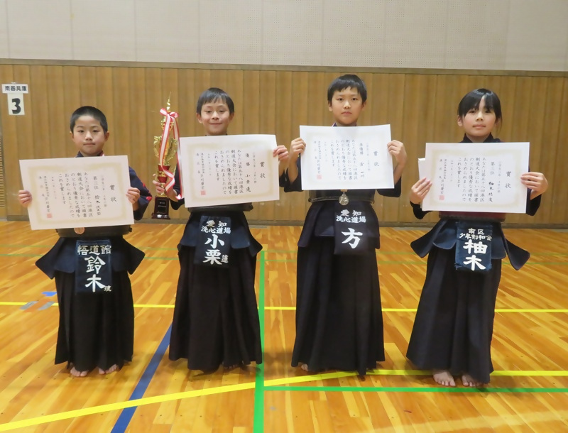 写真：小学生3年・4年生の部の入賞者