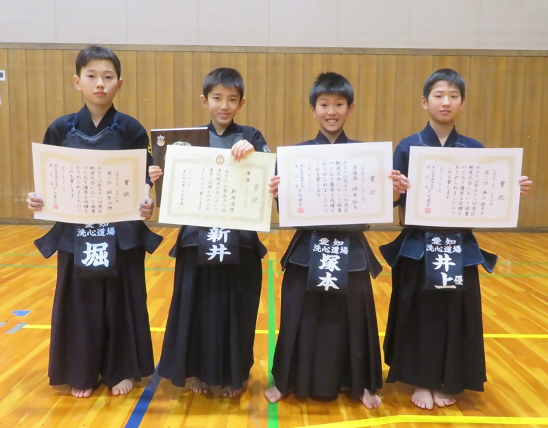 写真：小学生5年・6年生の部の入賞者