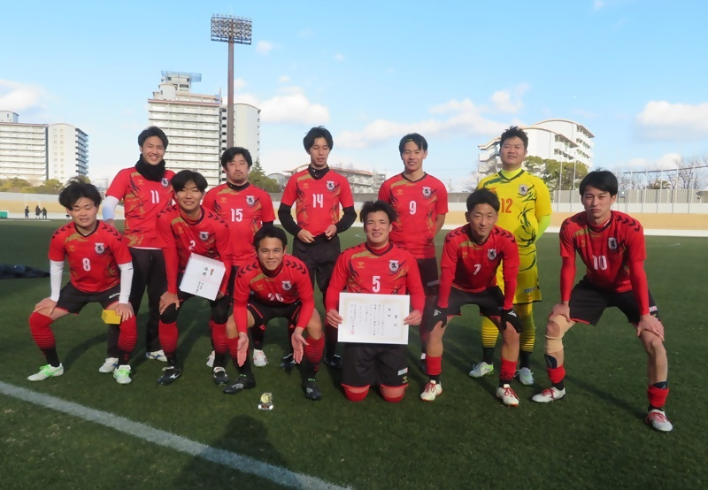 優勝チーム「BANFF.FC」の皆さんの写真