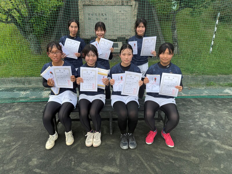 高校女子の部入賞者の皆さんの写真