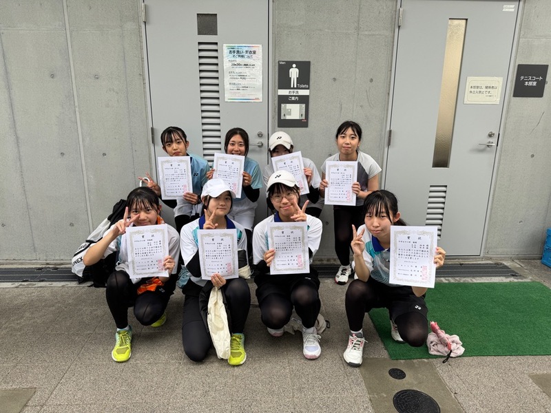 中学女子の部入賞者の皆さんの写真