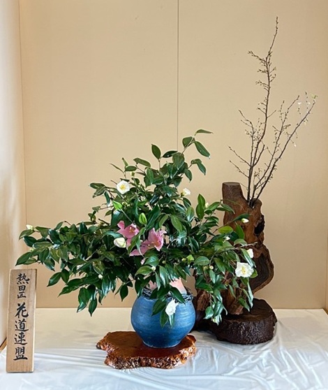 写真:会場入口の玄関花の画像