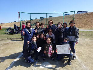 準優勝した杉村学区のみなさん