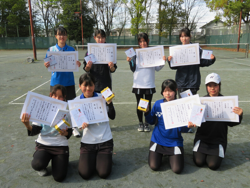 写真：女子の部、入賞者