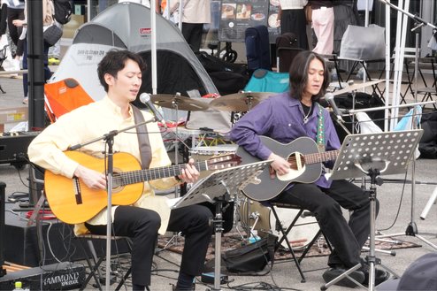 キメナイト（宮坂俊行（vo/gt）、成瀬明（gt/cho））