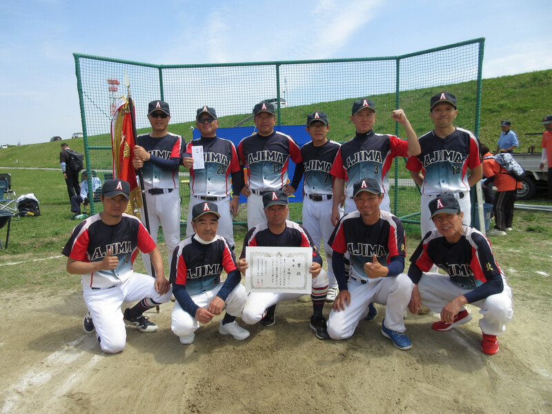 優勝チームの写真