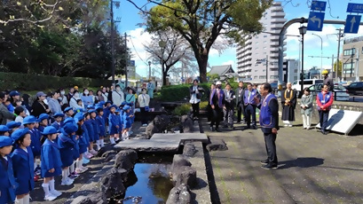 画像：メダカの学校の入学式のはじまりの様子