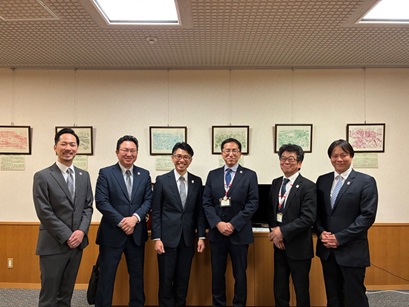 画像：区長と部長と宮宿会新役員の皆さん