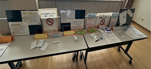 画像:口腔ケアグッズの紹介の様子