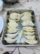 画像:餃子を焼く前の様子