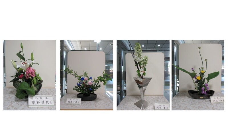 令和8年5月の心の花の写真。1.白色の大きな花と、ピンク色の小さな花のいけ花。2.白色の球状の花と、青色の小さな花のいけ花。3.白色の小さな花をつけた枝もののいけ花。4.紫色の花と、2つの黄色の花のいけ花。