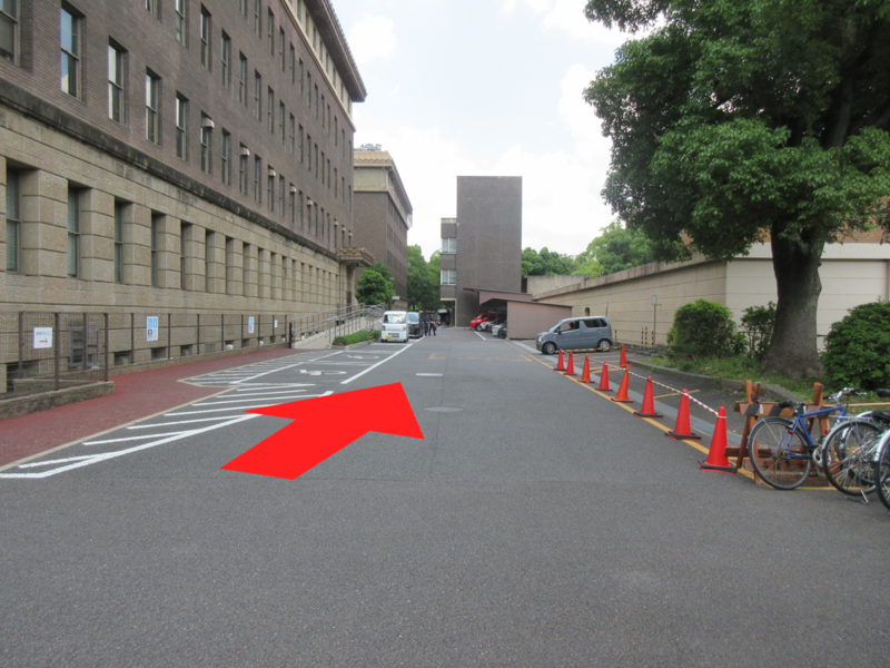 市役所本庁舎駐車場に設置した充電設備の写真です