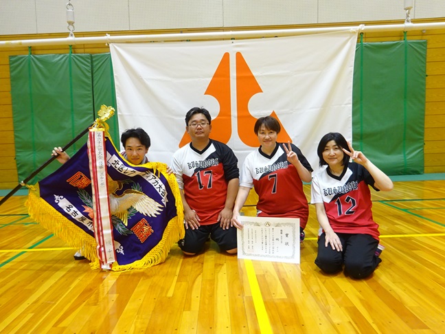 優勝チームの写真