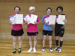 ダブルス女子の部入賞者の写真