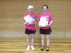 シングルス女子1部の入賞者の写真