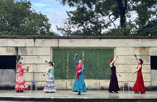 写真：令和7年度のステージの様子です。