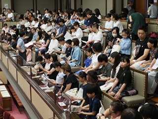 本会議前の説明の様子の写真
