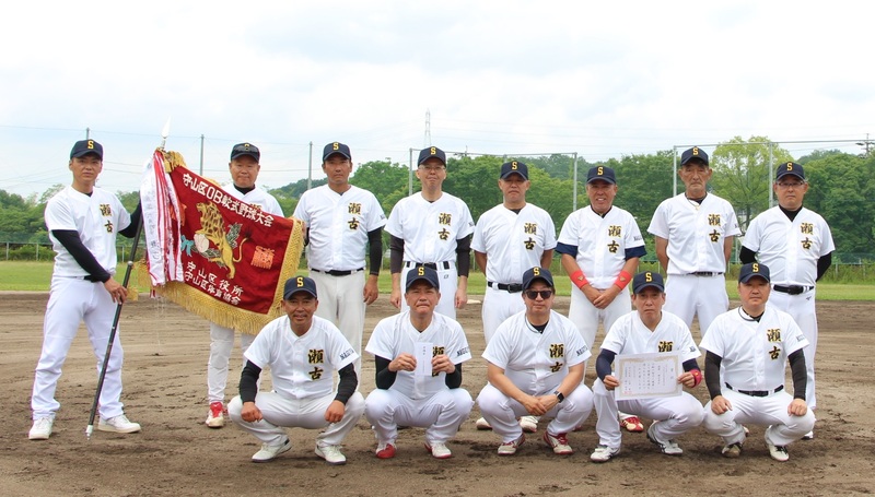 優勝チーム瀬古学区の選手の集合写真