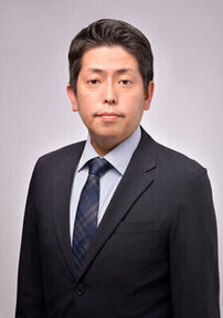 秋本 佳希 氏
