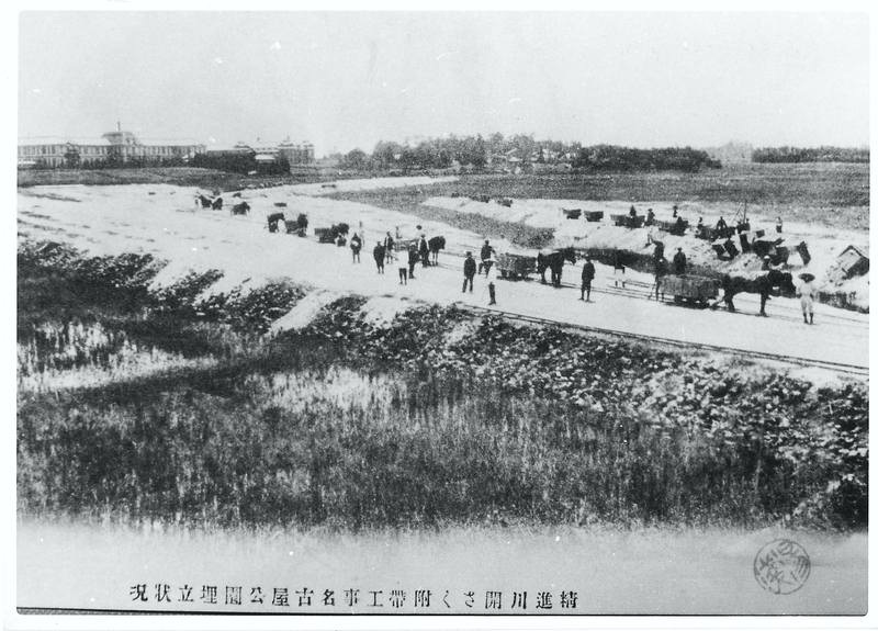 精進川開削公園埋め立て工事の写真