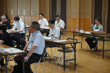 画像：話をする身障者協会副会長