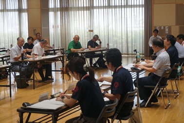 画像：意見を述べる大宝学区委員長