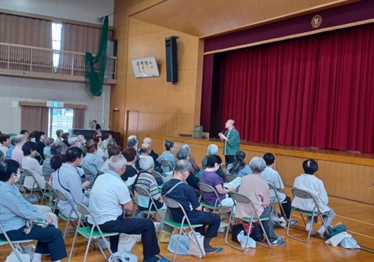 画像：第2部の漫談の様子