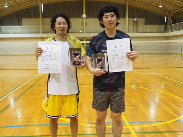 男子の部優勝ペアの写真