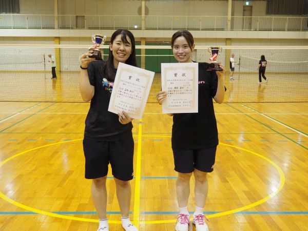 女子の部優勝ペアの写真