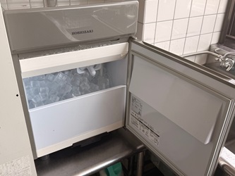 製氷機のなか　氷の写真