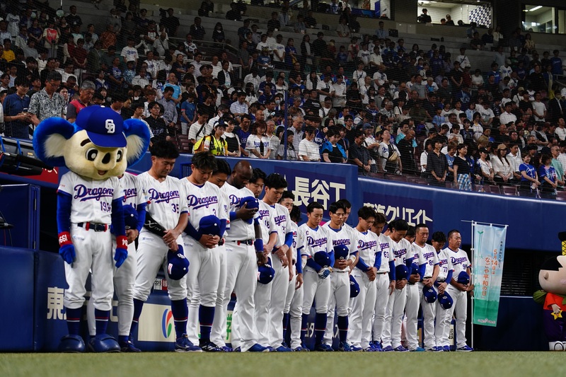 写真：黙とう