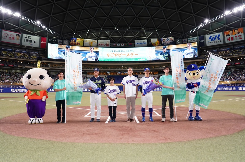 写真：贈呈式記念撮影