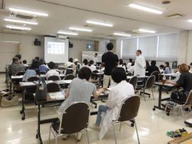 写真:講座を受ける参加者