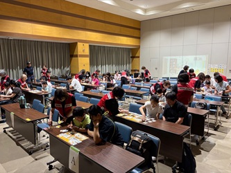 おうちの防災できているかな内で、参加者が話し合っている写真